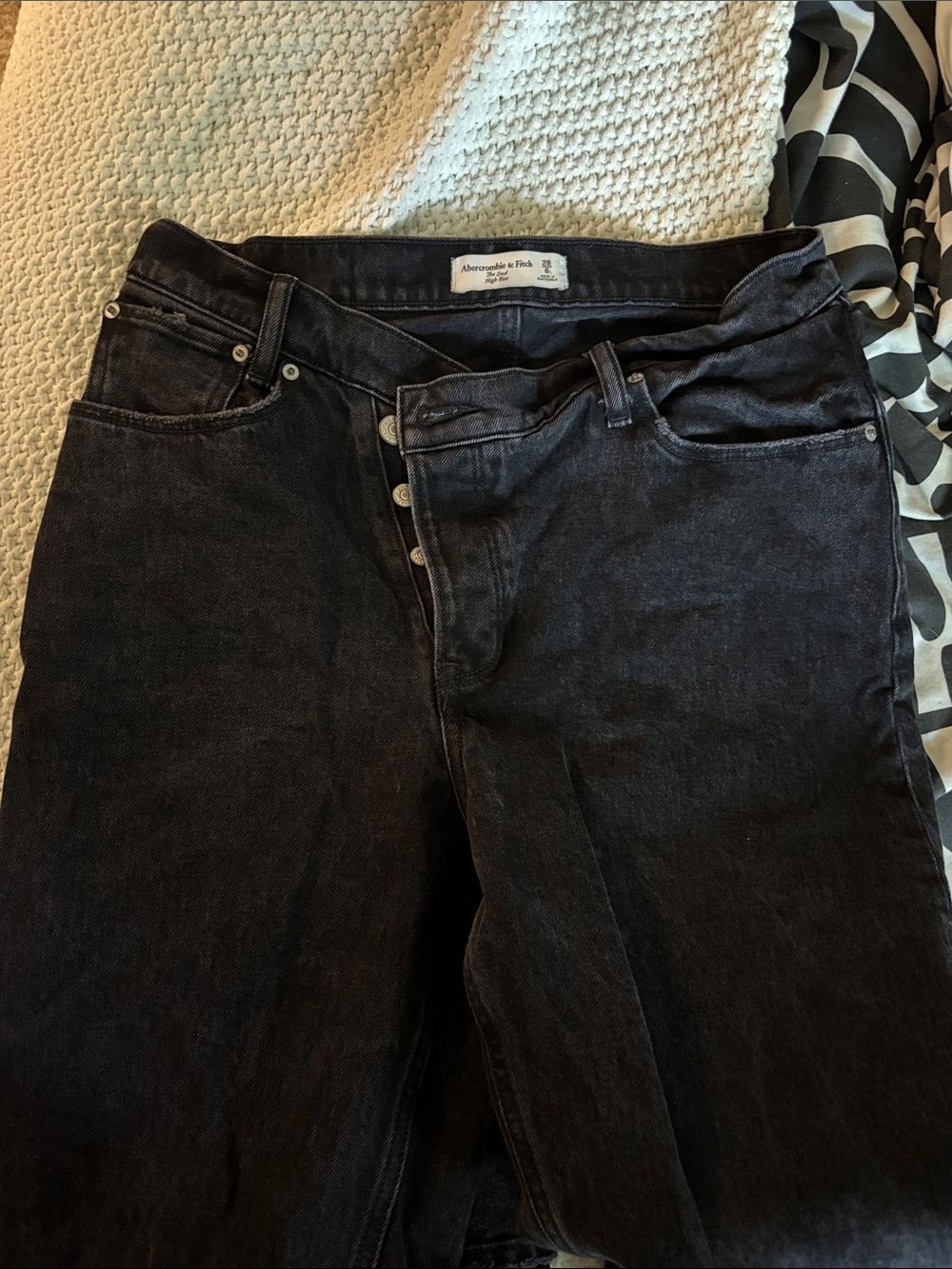 Abercrombie & Fitch High Rise Dad Jean Criss Cross Black